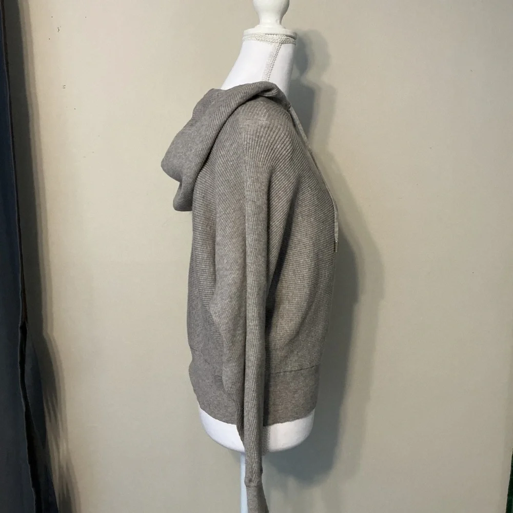Philosophy Ribbed Gray Top - Picture 4 of 9